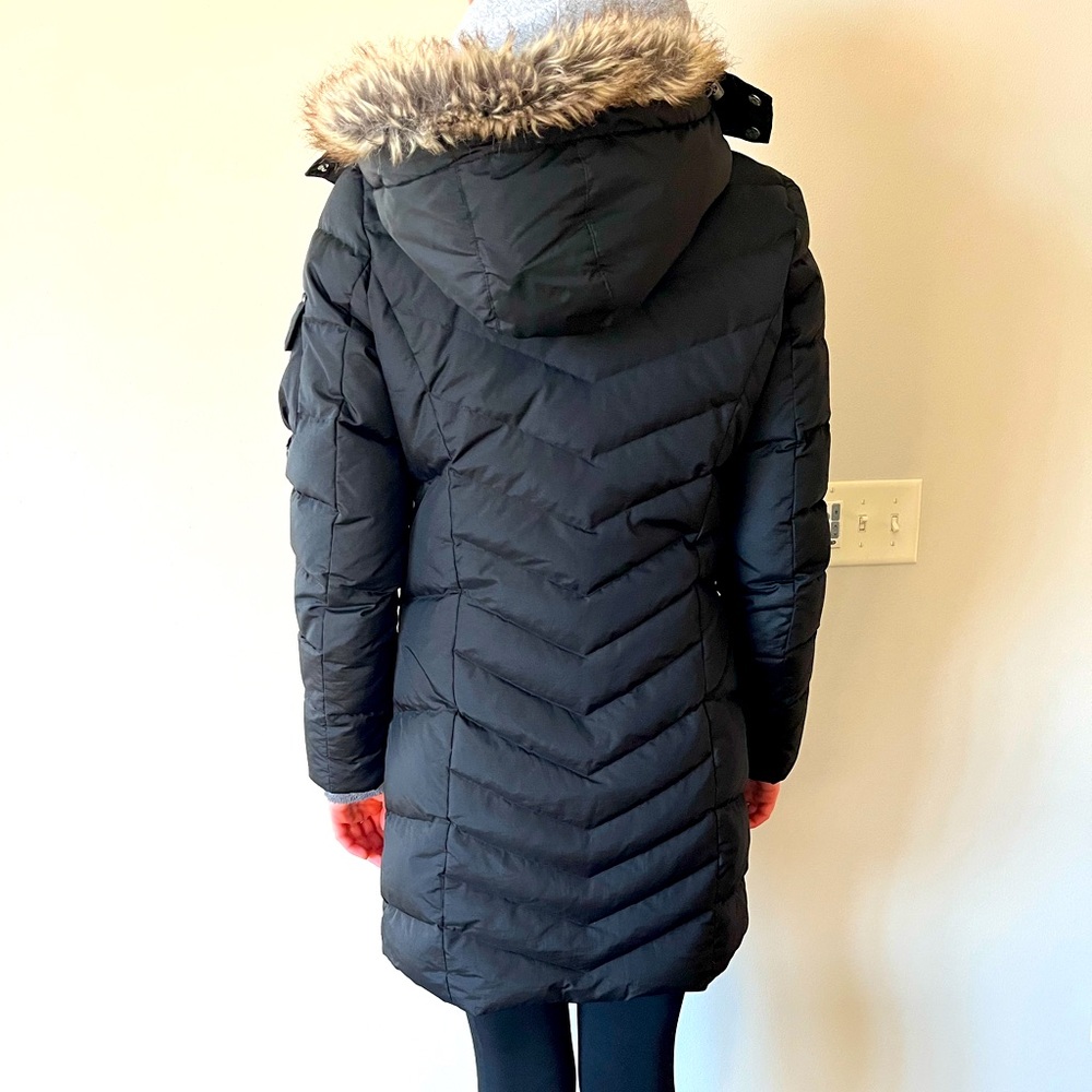 Women’s Eddie Bauer black parka length down coat. Sun Valley model.